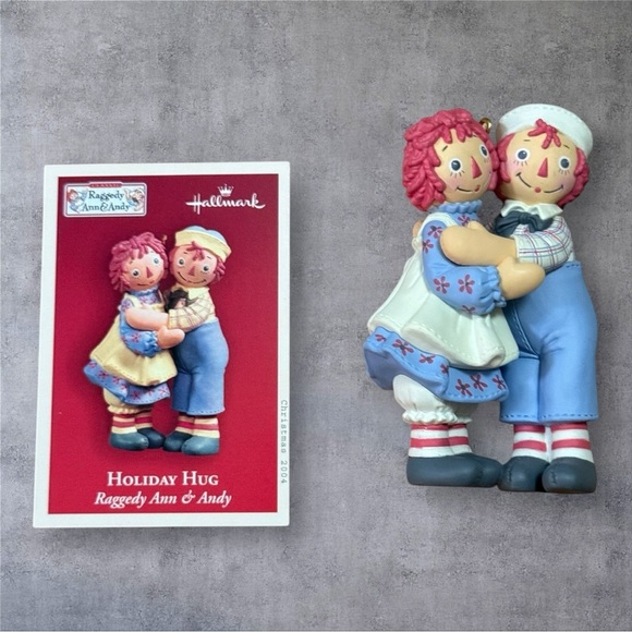 Raggedy Ann & Andy Holiday Hug 2004 Hallmark Keepsake Christmas Ornament - Picture 4 of 5